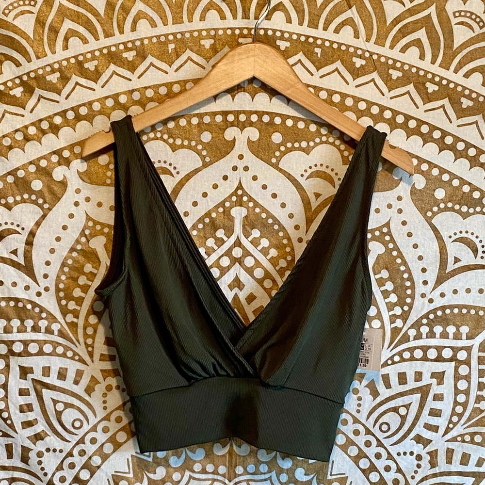 Low V Top